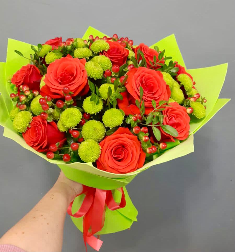 Букет цветов из: Хризантемы и Розы в Лоза