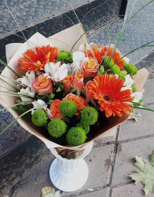 Букет цветов из: Герберы, Хризантемы, Альстромерии и Розы в Лоза