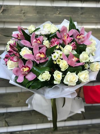 Букет цветов из: Розы и Хризантемы в Лоза