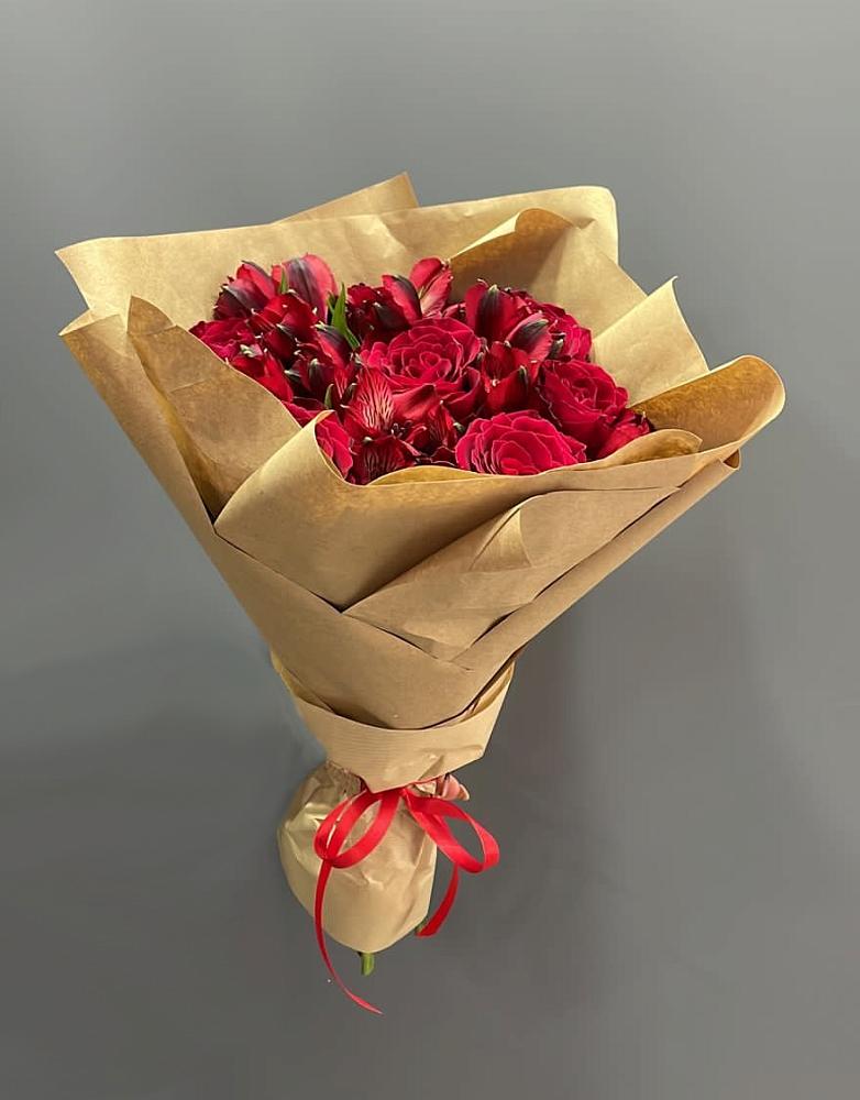 Букет цветов из: Альстромерии и Розы в Лоза