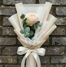 Букет цветов из:  Розы в Лоза