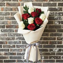Букет цветов из:  Розы в Лоза