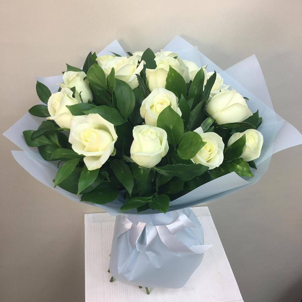 Букет 15 Белых роз Проуд в Лоза