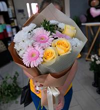 Букет цветов из:  Герберы, Розы и Хризантемы в Лоза