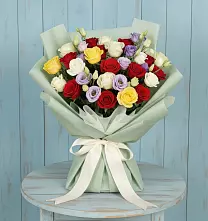 Букет цветов из:  Розы в Лоза