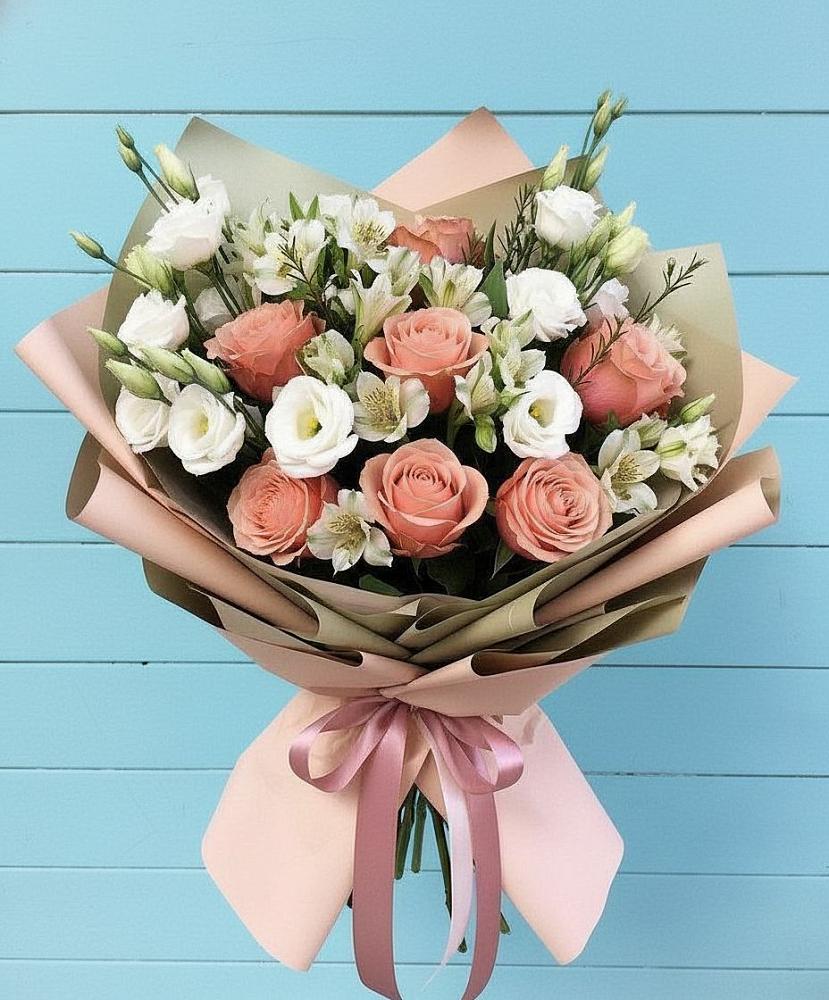 Букет цветов из: Розы, Альстромерии и Лизиантусы в Лоза