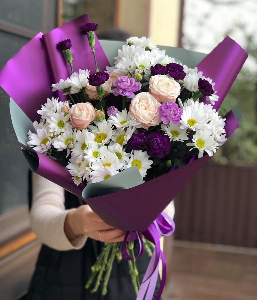 Букет цветов из: Хризантемы, Гвоздики и Розы в Лоза