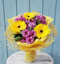 Букет цветов из:  Хризантемы и Герберы в Лоза