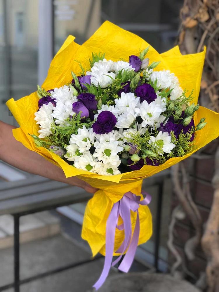 Букет цветов из: Ирисы, Хризантемы и Ромашки в Лоза