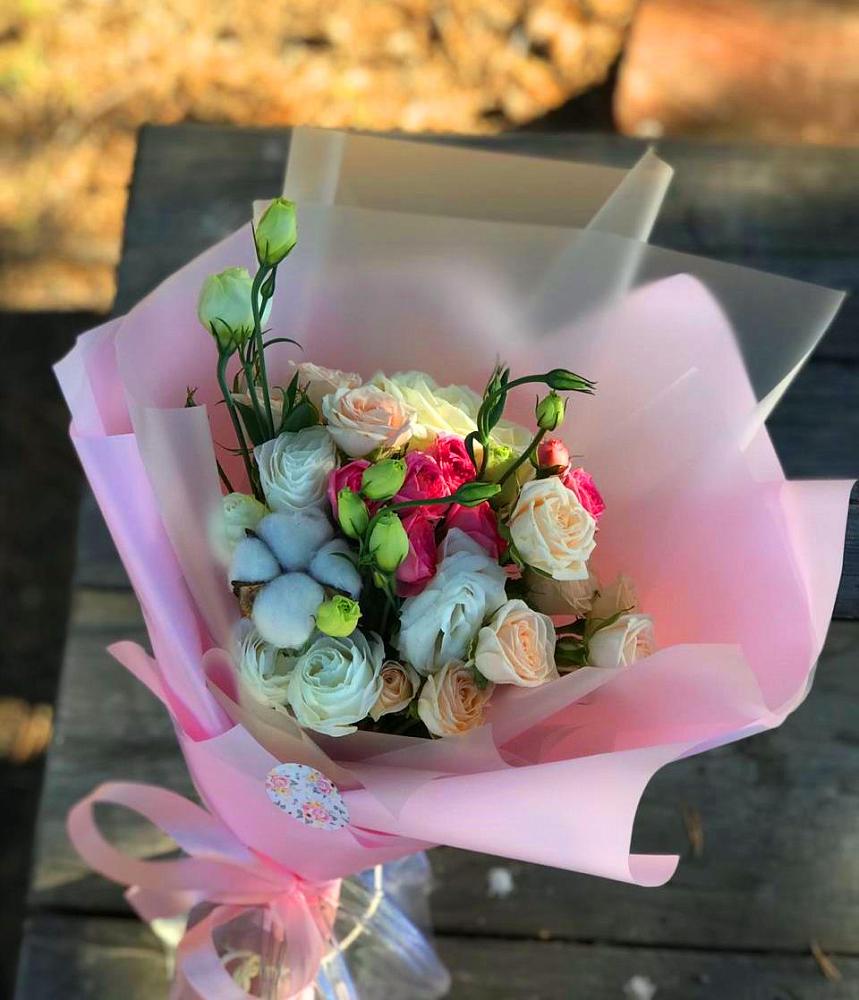 Букет цветов из: Розы и Лизиантусы в Лоза