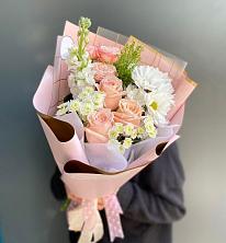 Букет цветов из:  Хризантемы и Розы в Лоза