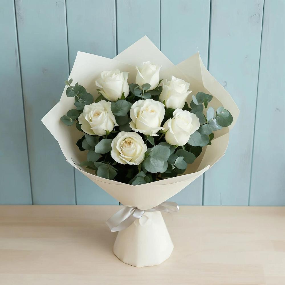 Букет Белые розы в Эвкалипте в Лоза