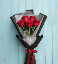 Букет цветов из:  Розы в Лоза