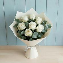 Букет Белые розы в Эвкалипте в Лоза