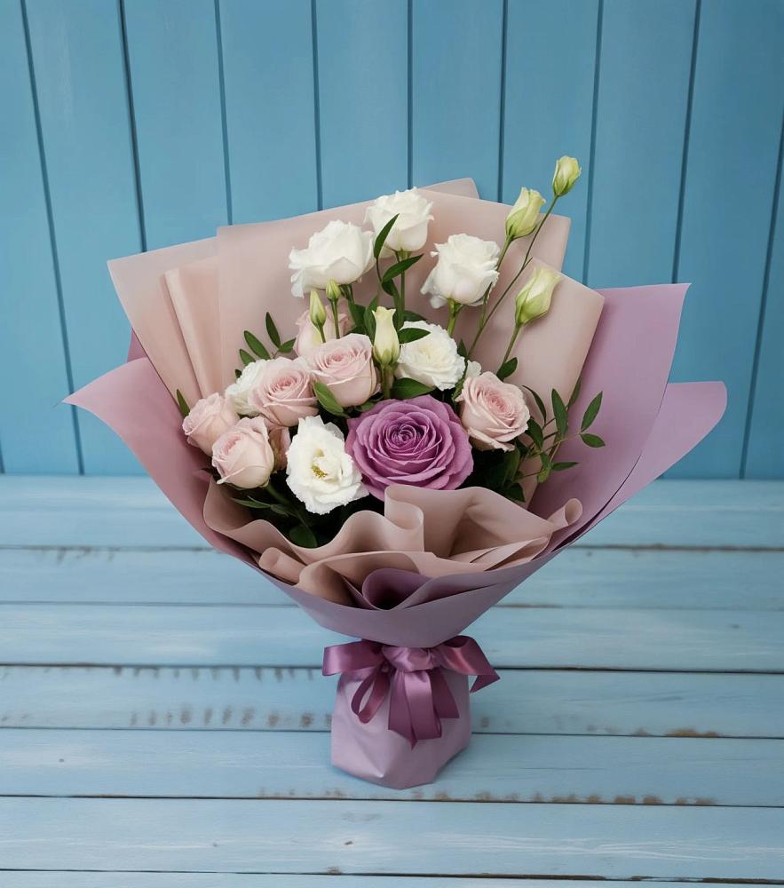 Букет цветов из: Розы и Лизиантусы в Лоза